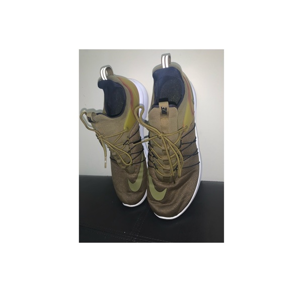 Women’s NIKE DARWIN Olive Textile Running Trainers - Picture 3 of 10